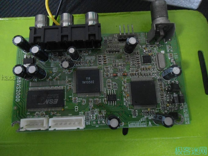 DSC04099.JPG 【螃蟹】之床头卫星接收机