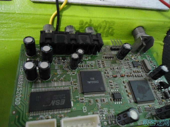 DSC04128.JPG 【螃蟹】之床头卫星接收机