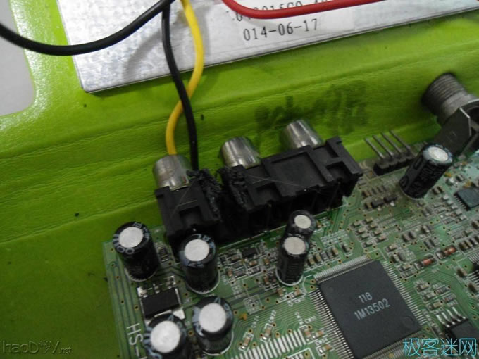 DSC04130.JPG 【螃蟹】之床头卫星接收机