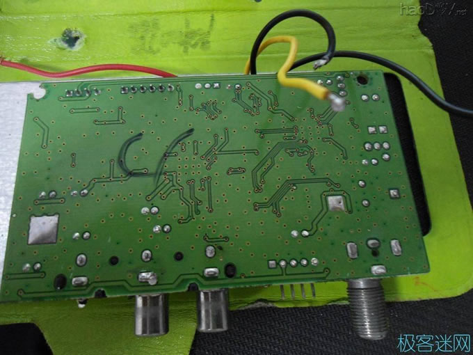 DSC04131.JPG 【螃蟹】之床头卫星接收机