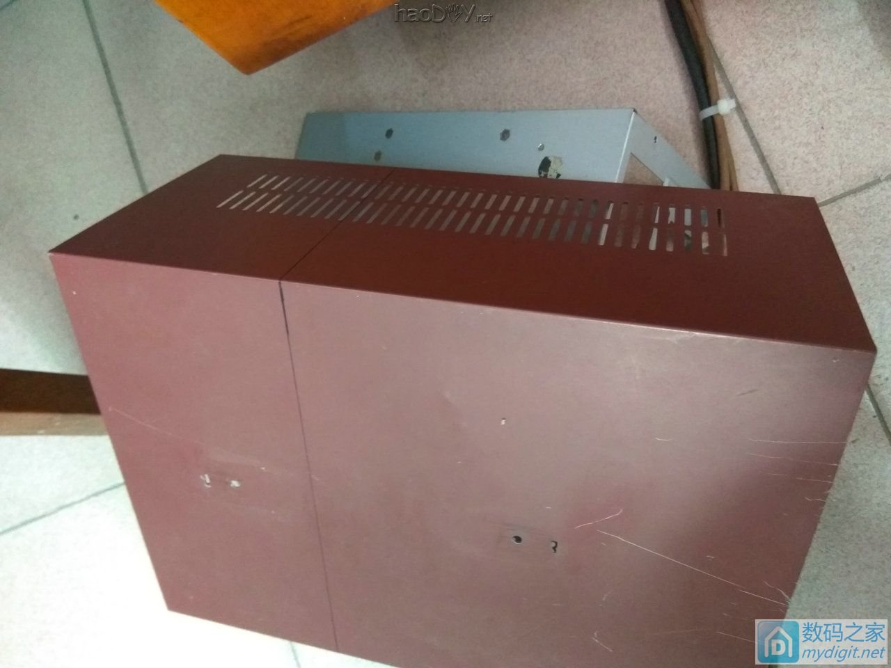 终于可用,小制作,多功能桌面工具组合,功能有万年历、烙铁、电源、假负载、收音等。 终于可用,小制作,多功能桌面工具组合,功能有万年历、烙铁、电