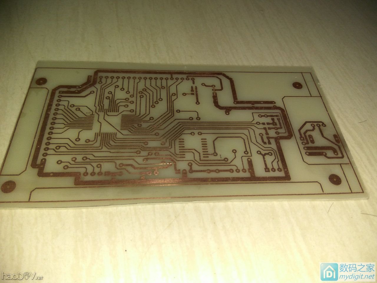 终于可用,小制作,多功能桌面工具组合,功能有万年历、烙铁、电源、假负载、收音等。 终于可用,小制作,多功能桌面工具组合,功能有万年历、烙铁、电