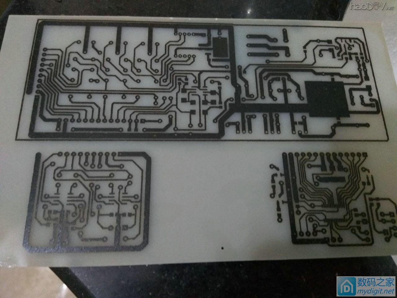 终于可用,小制作,多功能桌面工具组合,功能有万年历、烙铁、电源、假负载、收音等。 终于可用,小制作,多功能桌面工具组合,功能有万年历、烙铁、电