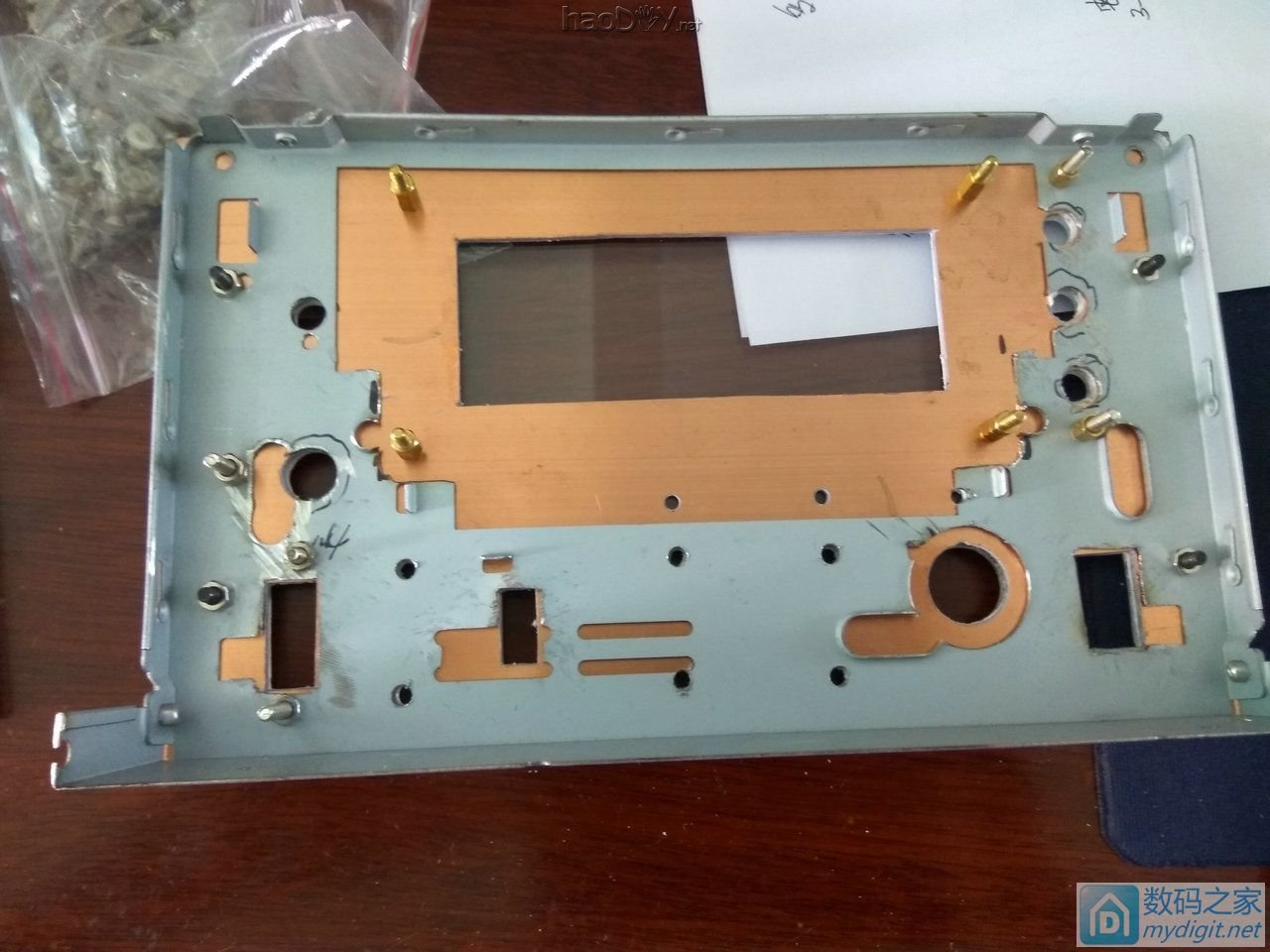 终于可用,小制作,多功能桌面工具组合,功能有万年历、烙铁、电源、假负载、收音等。 终于可用,小制作,多功能桌面工具组合,功能有万年历、烙铁、电