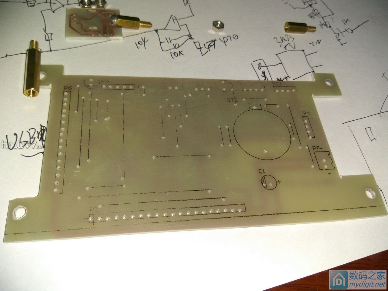 终于可用,小制作,多功能桌面工具组合,功能有万年历、烙铁、电源、假负载、收音等。 终于可用,小制作,多功能桌面工具组合,功能有万年历、烙铁、电