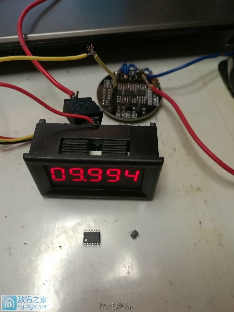 前面俩就是损坏的尸体 五位电压表坏了厂家不修,恼了自己写程序,公布出来方便大家