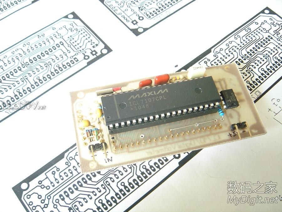 自制三位半数字电压表获得成功(ICL7107方案)