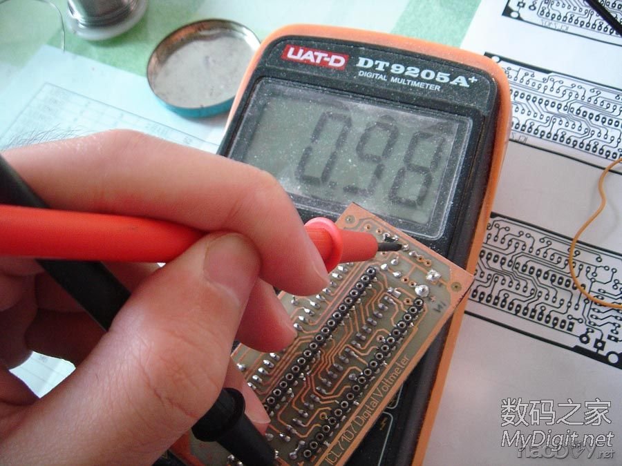 自制三位半数字电压表获得成功(ICL7107方案)