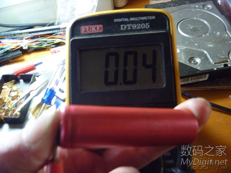 电压只有0.04V 高危行为,激活0V、几十欧姆的18650电池。