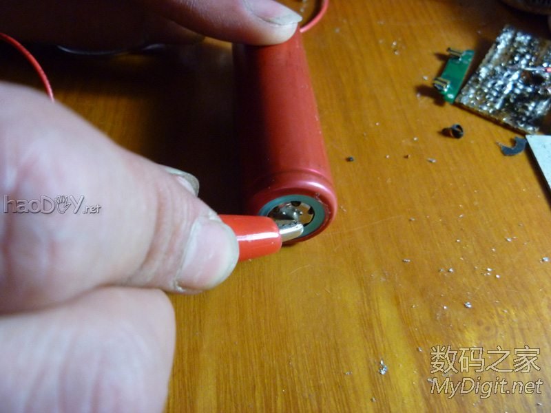 再来一下 高危行为,激活0V、几十欧姆的18650电池。