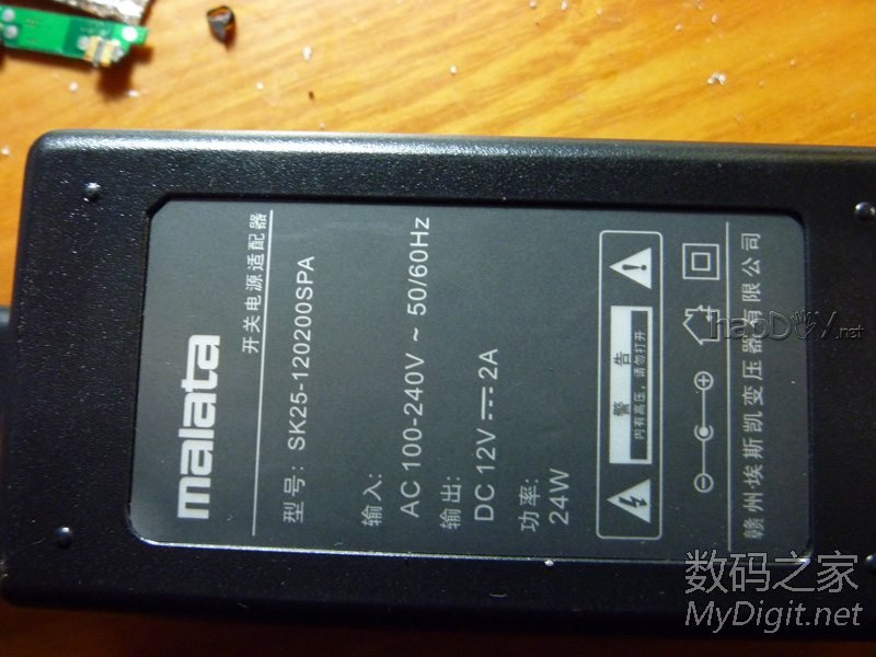 为我的移动硬盘配备的12V2A电源 高危行为,激活0V、几十欧姆的18650电池。