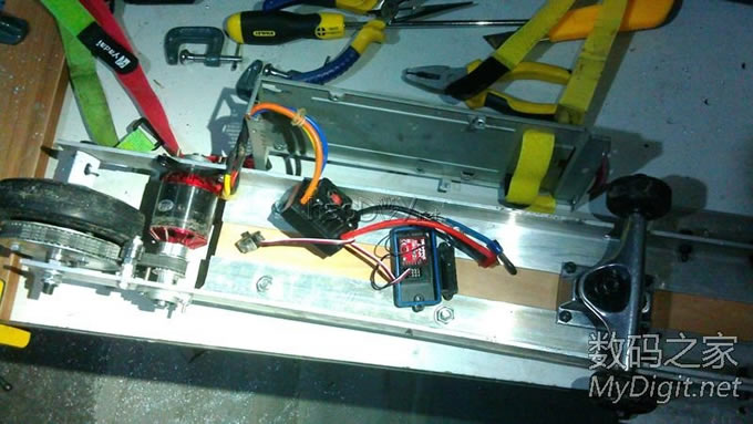 自制便携电动滑板车 自制便携电动滑板车