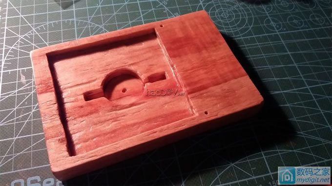 给自己DIY的数显白光T12做一个烙铁架 给自己DIY的数显白光T12做一个烙铁架