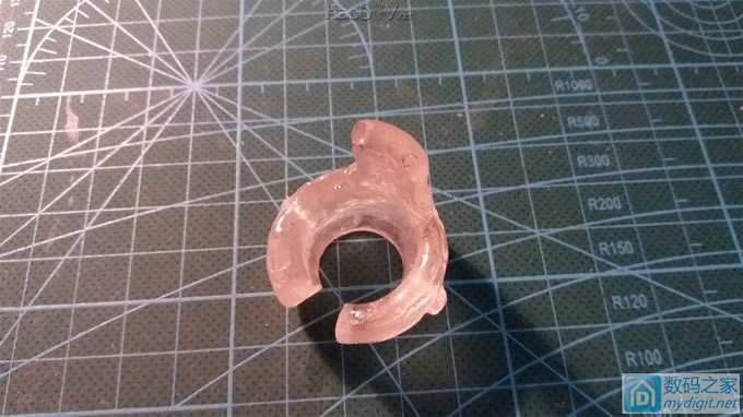 给自己DIY的数显白光T12做一个烙铁架 给自己DIY的数显白光T12做一个烙铁架