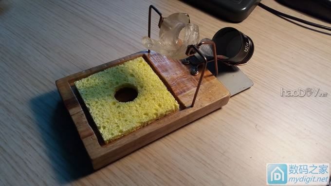 给自己DIY的数显白光T12做一个烙铁架 给自己DIY的数显白光T12做一个烙铁架