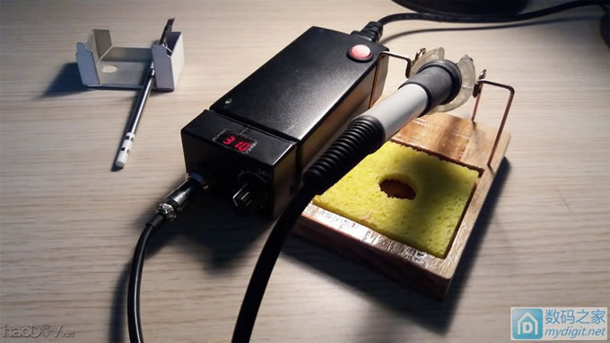 给自己DIY的数显白光T12做一个烙铁架 给自己DIY的数显白光T12做一个烙铁架