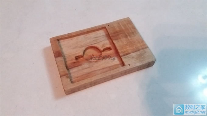 给自己DIY的数显白光T12做一个烙铁架 给自己DIY的数显白光T12做一个烙铁架