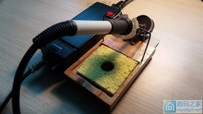 给自己DIY的数显白光T12做一个烙铁架 给自己DIY的数显白光T12做一个烙铁架