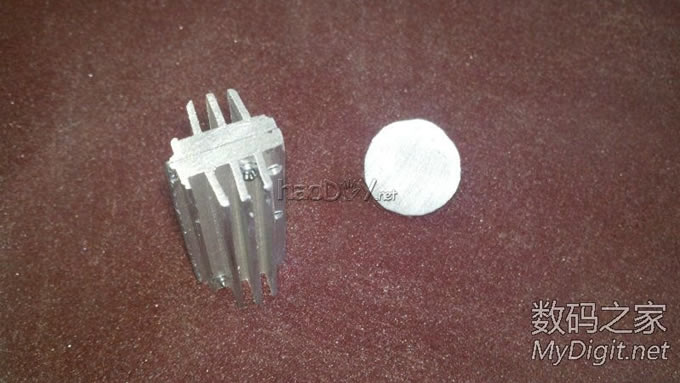 捡个拖把棍子(铝滴)D个小手电,楼层较多,早起锻炼身体哈。