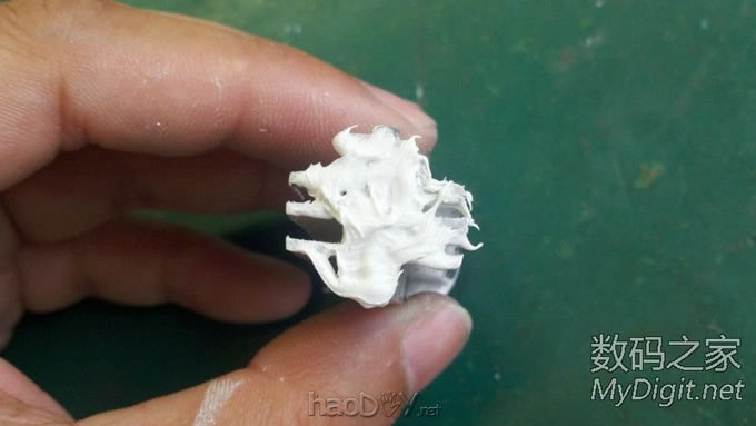 捡个拖把棍子(铝滴)D个小手电,楼层较多,早起锻炼身体哈。