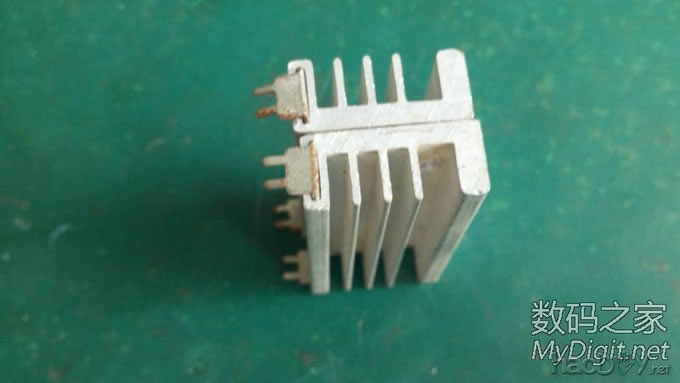 捡个拖把棍子(铝滴)D个小手电,楼层较多,早起锻炼身体哈。 捡个拖把棍子(铝滴)D个小手电,楼层较多,早起锻炼身体哈。