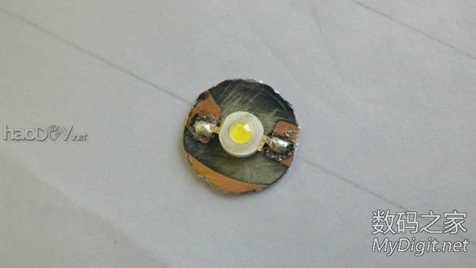 捡个拖把棍子(铝滴)D个小手电,楼层较多,早起锻炼身体哈。