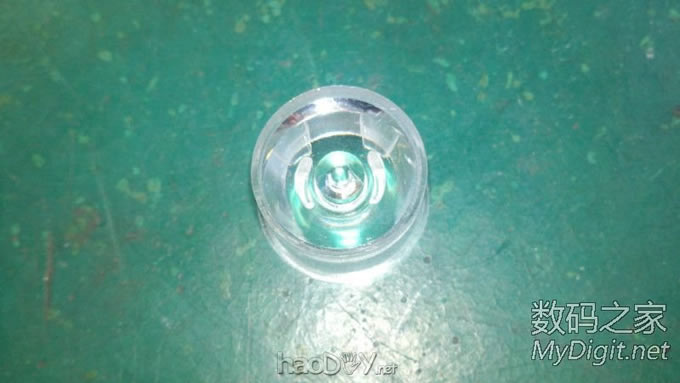 捡个拖把棍子(铝滴)D个小手电,楼层较多,早起锻炼身体哈。