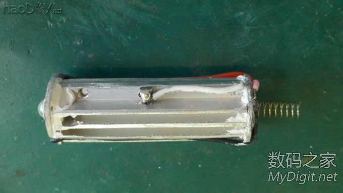 捡个拖把棍子(铝滴)D个小手电,楼层较多,早起锻炼身体哈。