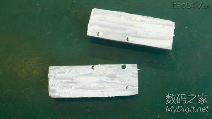 捡个拖把棍子(铝滴)D个小手电,楼层较多,早起锻炼身体哈。