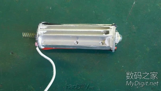 捡个拖把棍子(铝滴)D个小手电,楼层较多,早起锻炼身体哈。