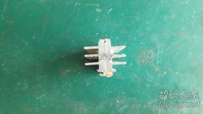 捡个拖把棍子(铝滴)D个小手电,楼层较多,早起锻炼身体哈。 捡个拖把棍子(铝滴)D个小手电,楼层较多,早起锻炼身体哈。