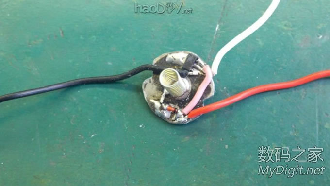 捡个拖把棍子(铝滴)D个小手电,楼层较多,早起锻炼身体哈。