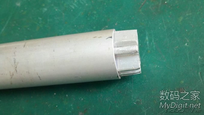 捡个拖把棍子(铝滴)D个小手电,楼层较多,早起锻炼身体哈。