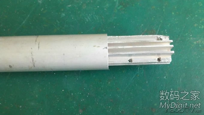 捡个拖把棍子(铝滴)D个小手电,楼层较多,早起锻炼身体哈。 捡个拖把棍子(铝滴)D个小手电,楼层较多,早起锻炼身体哈。