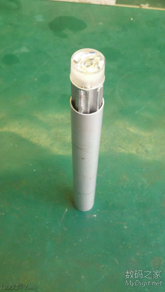 捡个拖把棍子(铝滴)D个小手电,楼层较多,早起锻炼身体哈。