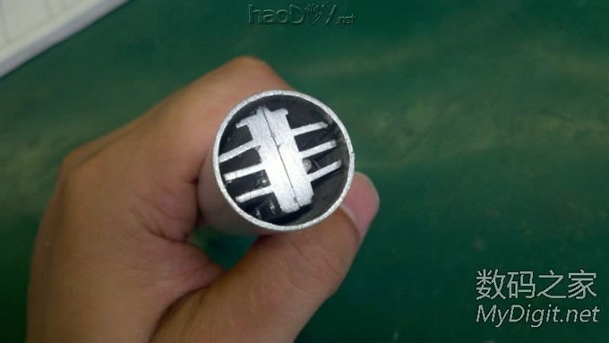 捡个拖把棍子(铝滴)D个小手电,楼层较多,早起锻炼身体哈。