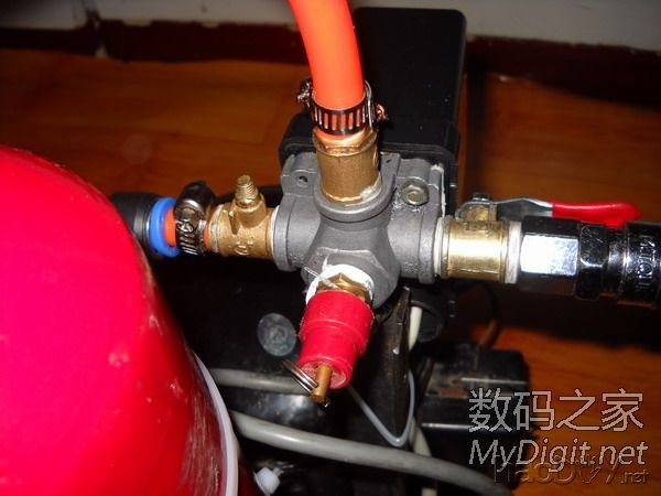 看看我忙了一下午用压缩机改装的气泵 看看我忙了一下午用压缩机改装的气泵