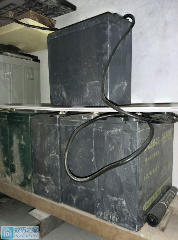 太阳能发电准备并一组电池,因此就有了这个想法