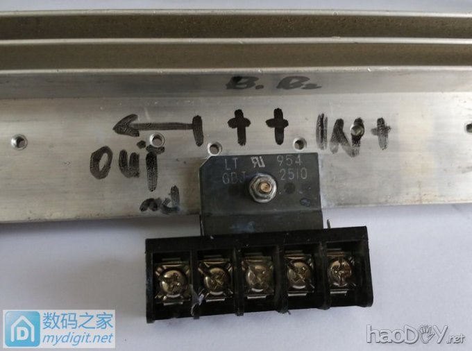 太阳能发电准备并一组电池,因此就有了这个想法 太阳能发电准备并一组电池,因此就有了这个想法