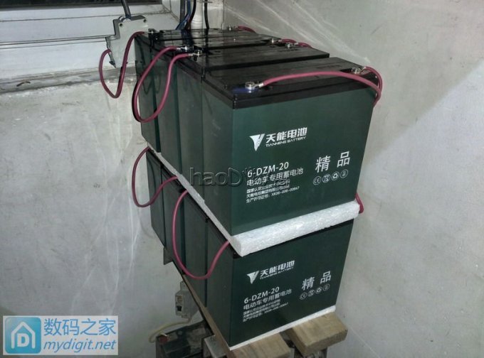 太阳能发电准备并一组电池,因此就有了这个想法