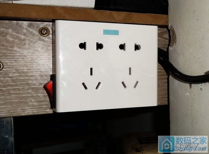 『ROSE DIY』 1.96的14孔插座加开关。 『ROSE DIY』 1.96的14孔插座加开关。