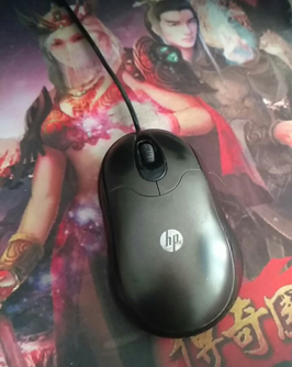 盖上盖子,通电,三分钟后,鼠标大概42度,十分钟后,还是42度,哈哈,成功 坏了的电热毯不要扔,里面的电热丝可以做个发热鼠标