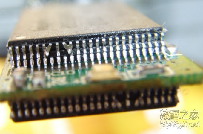 再次挑战U盘叠焊,4*2共八片Flash。这回速度也给力了 再次挑战U盘叠焊,4*2共八片Flash。这回速度也给力了