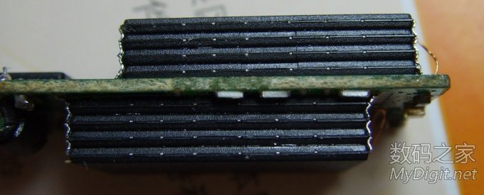 再次挑战U盘叠焊,4*2共八片Flash。这回速度也给力了 再次挑战U盘叠焊,4*2共八片Flash。这回速度也给力了