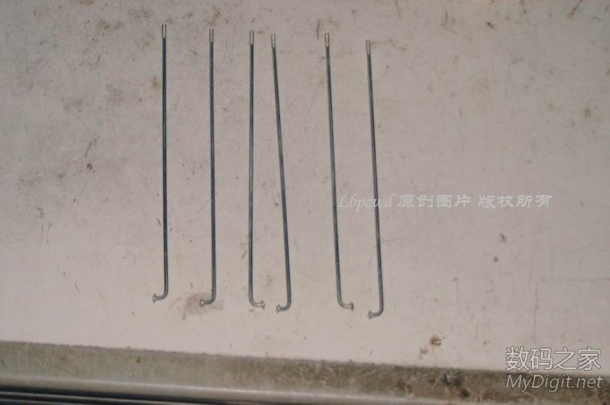 准备6根小号的自行车辐条(钢线) 难道废硬盘只能改成“电磨”吗?请看我的原创DIY(84P揭晓答案/