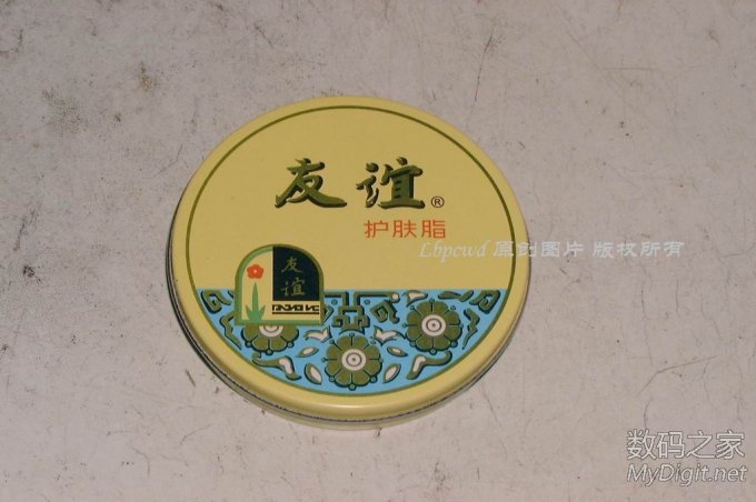 找来一个废的大号雪花膏盒子。(熟悉吧,这个牌子的雪花膏~~ 难道废硬盘只能改成“电磨”吗?请看我的原创DIY(84P揭晓答案/