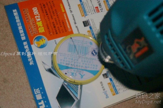 定好了位,开始钻孔 难道废硬盘只能改成“电磨”吗?请看我的原创DIY(84P揭晓答案/