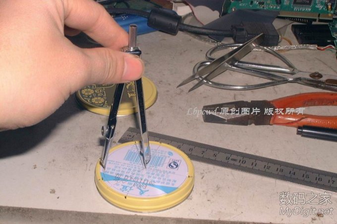用圆规划一个原,定位打孔 难道废硬盘只能改成“电磨”吗?请看我的原创DIY(84P揭晓答案/