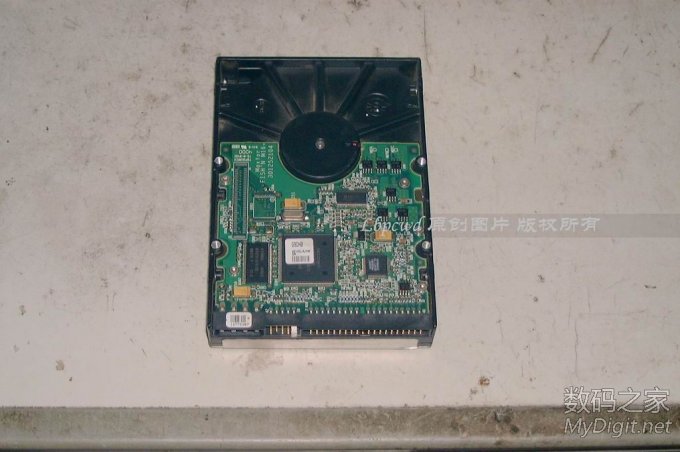 背面的电路板 难道废硬盘只能改成“电磨”吗?请看我的原创DIY(84P揭晓答案/