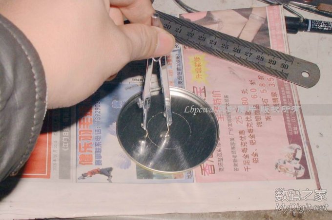 要在铁盒的盖子上开一个大口,随便在中间画个圆 难道废硬盘只能改成“电磨”吗?请看我的原创DIY(84P揭晓答案/